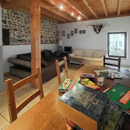2 Bedroom Amazing Home In Bas-En-Basset Сasa de vacaciones *