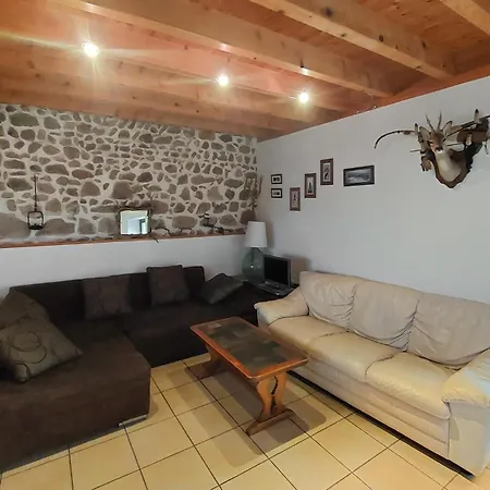 2 Bedroom Awesome In * Bas-en-Basset