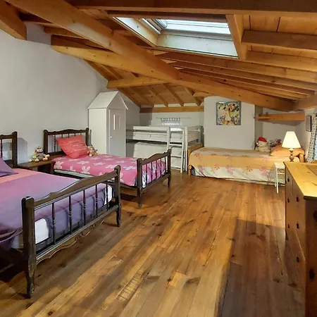 2 Bedroom Amazing Home In Bas-En-Basset Сasa de vacaciones